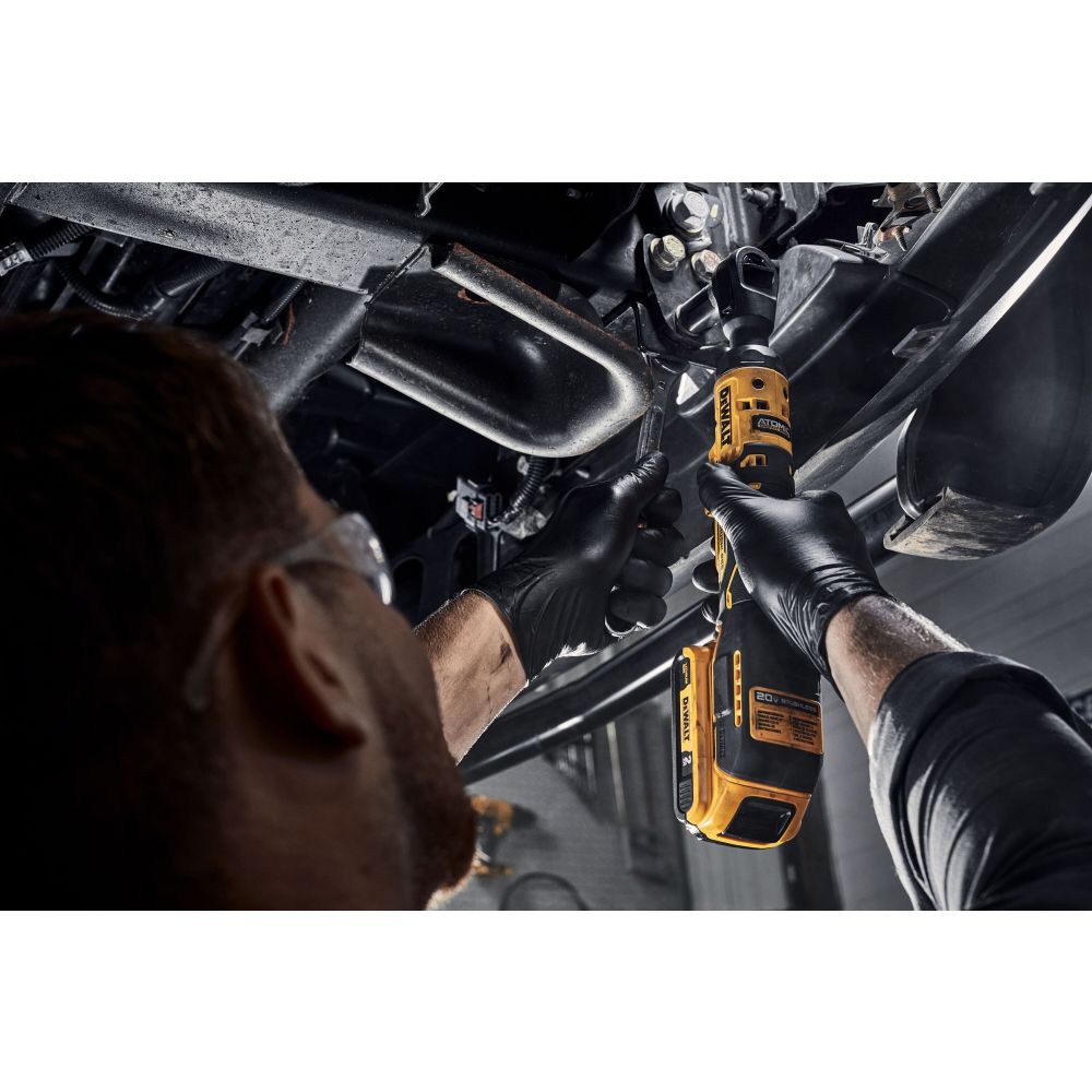 Аккумуляторный угловой гайковерт DEWALT DCF512D1G