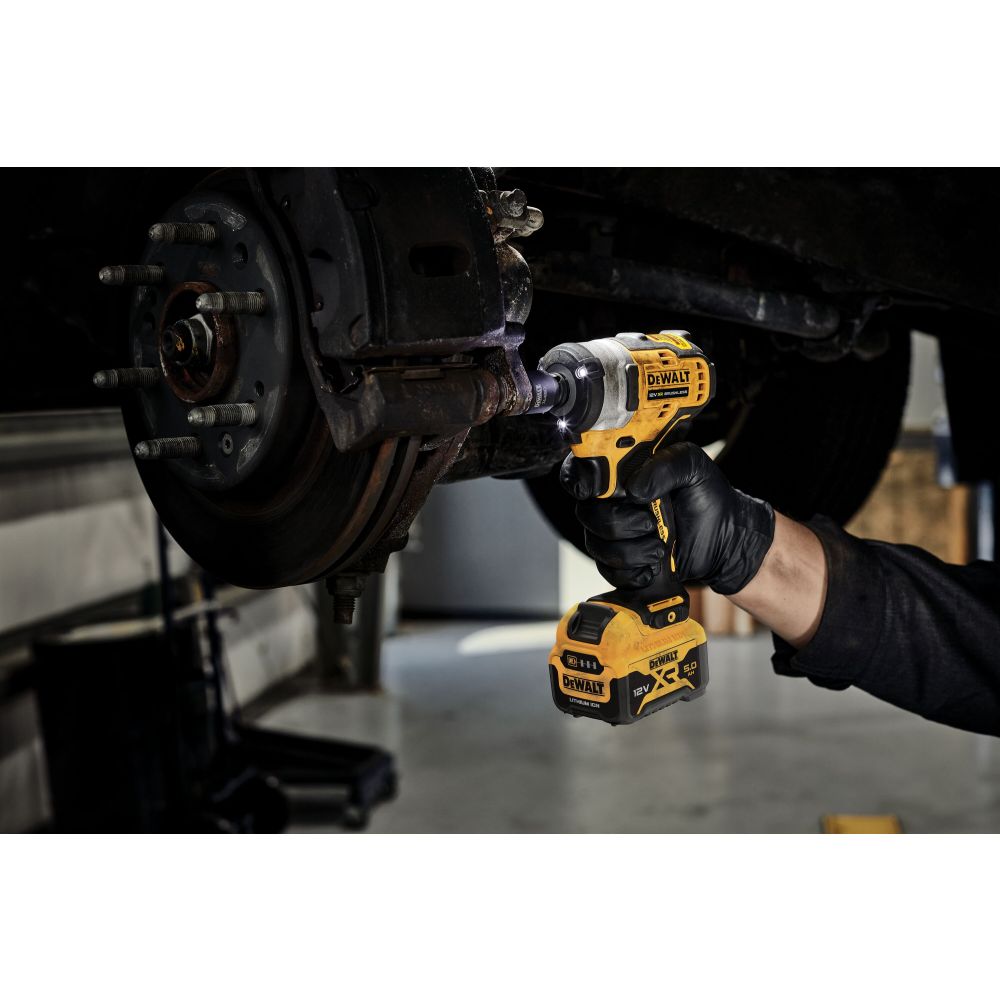 Аккумуляторный гайковерт DEWALT DCF901P1
