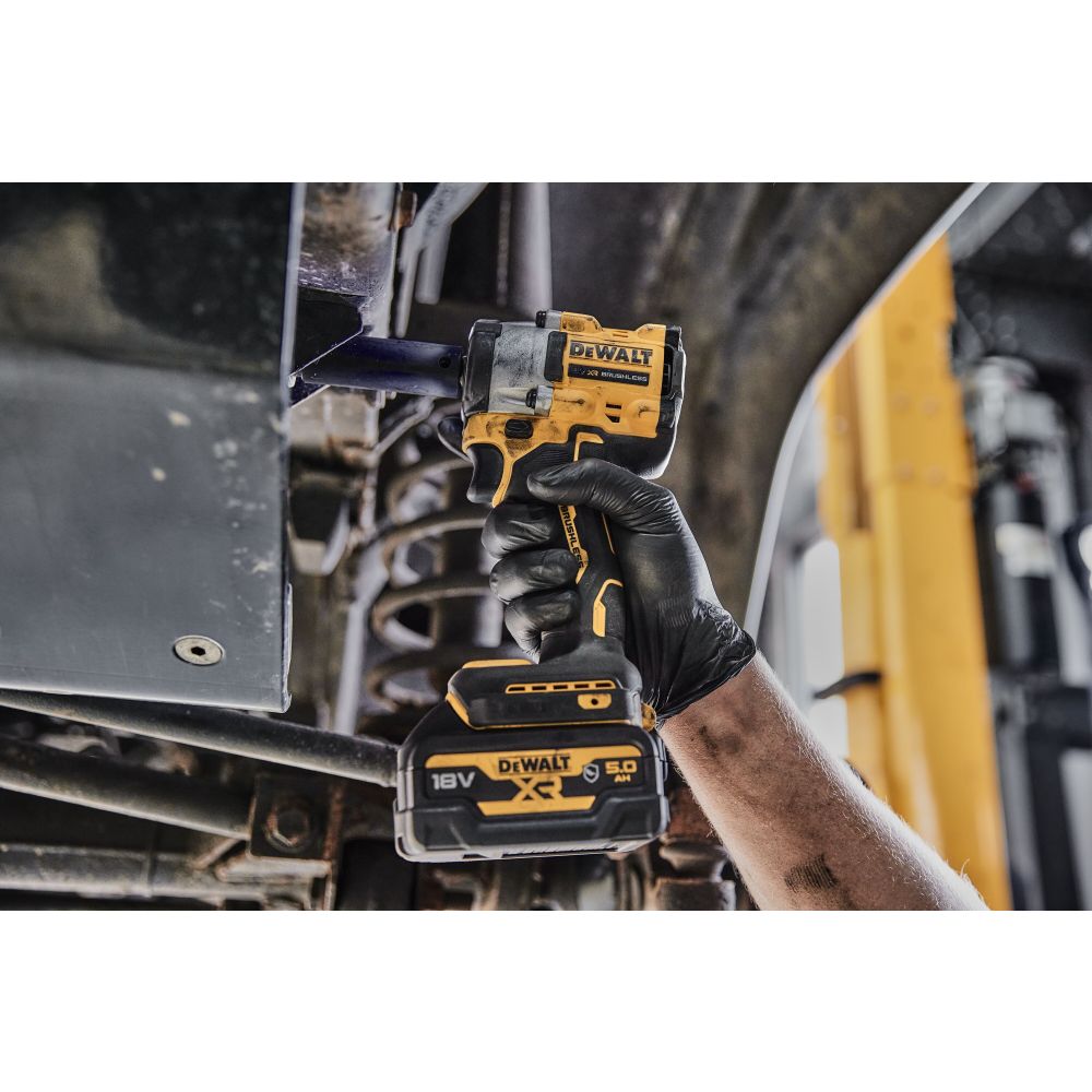 Аккумуляторный гайковерт DEWALT DCF923P1