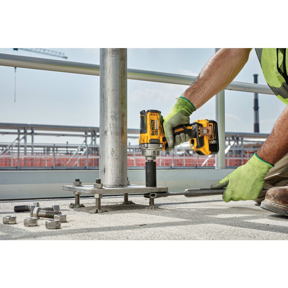 Аккумуляторный гайковерт DEWALT DCF894N