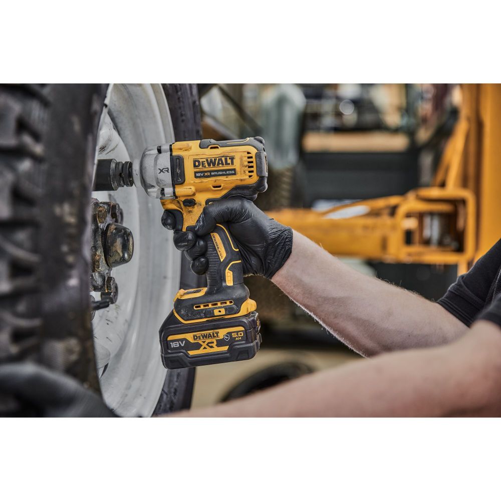 Аккумуляторный гайковерт DEWALT DCF892N