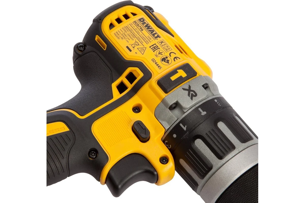 Аккумуляторная ударная дрель-шуруповерт DEWALT DCD796E2T, 18 В, 2000 об/мин, 34000 уд/мин, с 2 АКБ 1.7 Ач и ЗУ, в кейсе (DCD796E2T-QW)